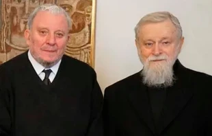 Kiko Argu00fcello y el P. Mario Pezzi. Cru00e9ditos: Camino Neocatecumenal 