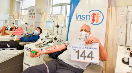 Sacerdote realiza su donación 144 de sangre para niños con enfermedades graves