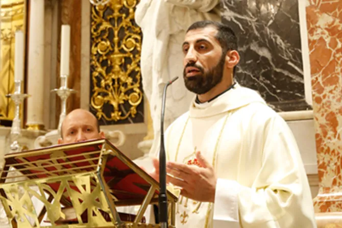 España: Sacerdote celebró Misa en árabe para cristianos perseguidos en Irak y Siria
