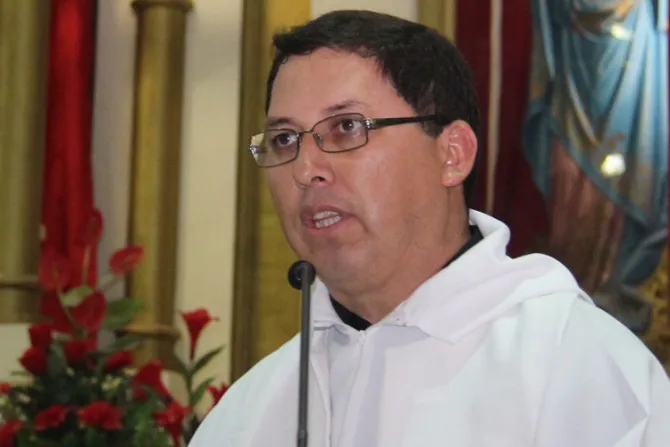 Papa Francisco nombra a joven sacerdote como Obispo para Diócesis en Bolivia 