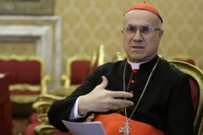 Cardenal Bertone: Obispos de España mueven todas las fuerzas de la Iglesia para reevangelizar la sociedad