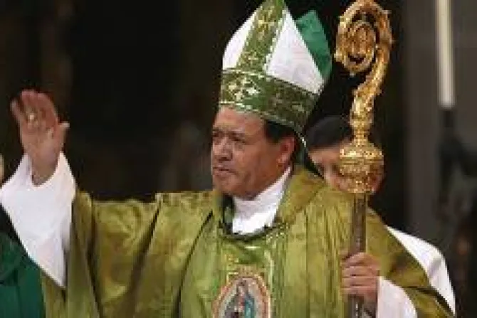 Cristianos deben manifestarse abiertamente en la esfera pública, dice Cardenal Rivera