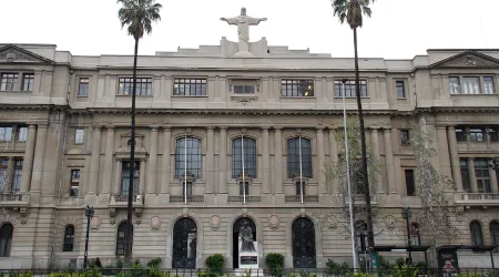 Disturbios obligan a cerrar campus de Pontificia Universidad Católica de Chile