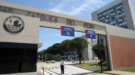Arzobispo de Lima anuncia acuerdo extrajudicial con pontificia universidad católica