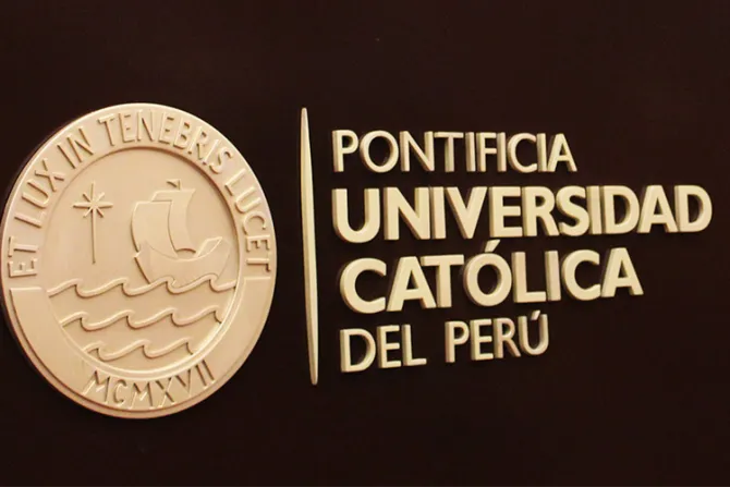Duras críticas a Pontificia Universidad Católica del Perú por lenguaje ideologizado