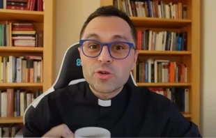 El P. Valentu00edn Aparicio tiene miles de seguidores en redes sociales. Cru00e9dito: Captura del canal de YouTube @curadetoledo 