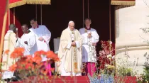 El Papa Francisco preside una Misa. Foto: Martha Calderón / ACI Prensa