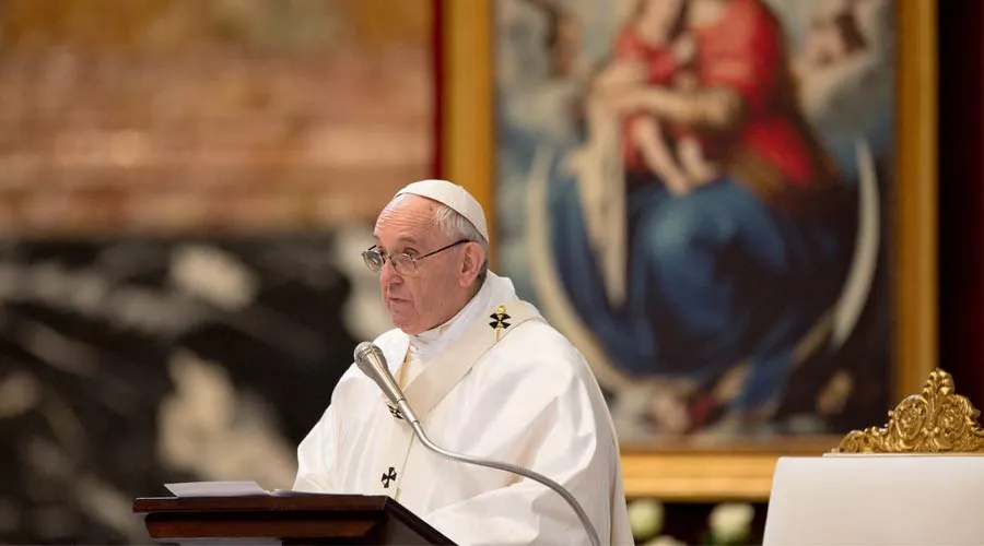 El Papa pronuncia la homilÃ­a en la Misa. Foto: Daniel IbÃ¡Ã±ez / ACI Prensa