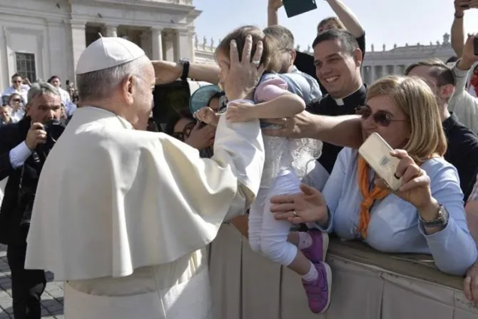 Catequesis del Papa Francisco sobre la fuerza de vencer el mal gracias al Bautismo