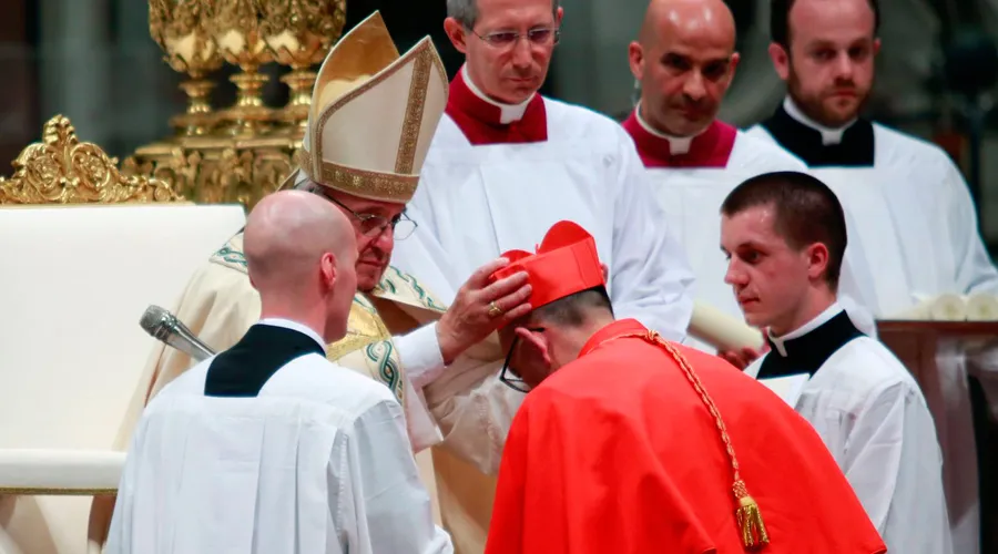 El Papa impone el birrete cardenalicio a Juan José Omella, Arzobispo de Barcelona. Foto: Daniel Ibáñez / ACI Prensa?w=200&h=150