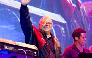 Pablo Milanu00e9s, fundador y artu00edfice del sonido de la Nueva Trova. Cru00e9dito: Flickr de Fundaciu00f3n Gabo (CC BY-SA 2.0) 