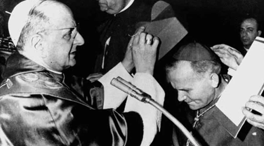 Pablo VI crea cardenal a Karol Wojtyla, ahora San Juan Pablo II