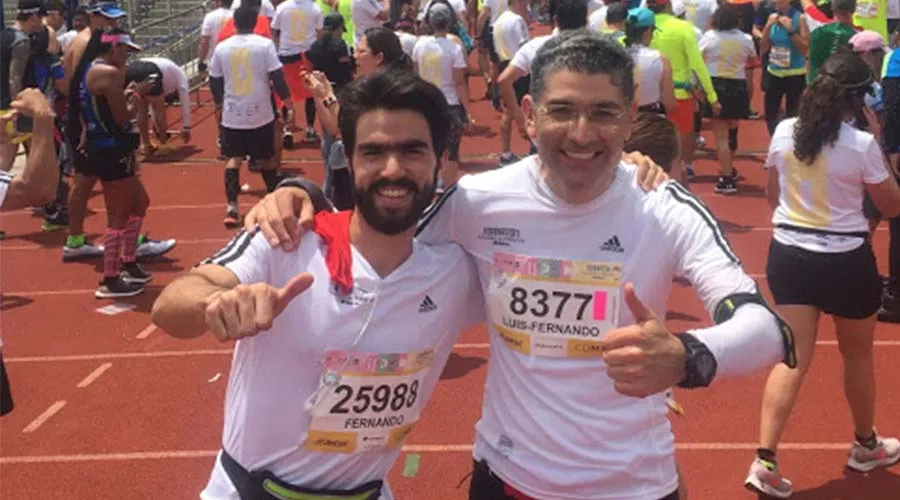 ¿Cómo un sacerdote aprovechó el Maratón de Ciudad de México para el apostolado?