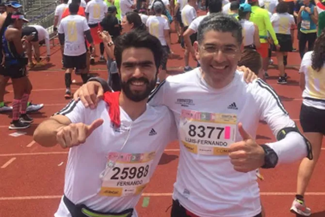 ¿Cómo un sacerdote aprovechó el Maratón de Ciudad de México para el apostolado?