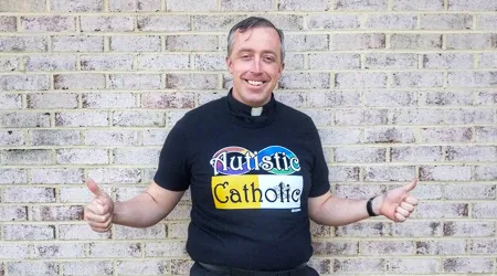 "Sí, soy autista": Sacerdote católico comparte su diagnóstico y da esperanza a miles