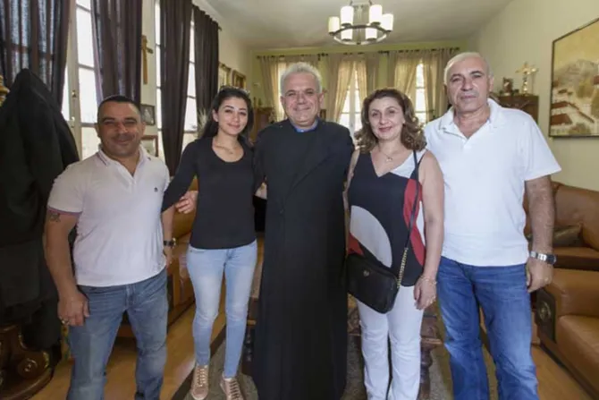Estados Unidos: Así rescata un sacerdote a migrantes sirios en Los Ángeles