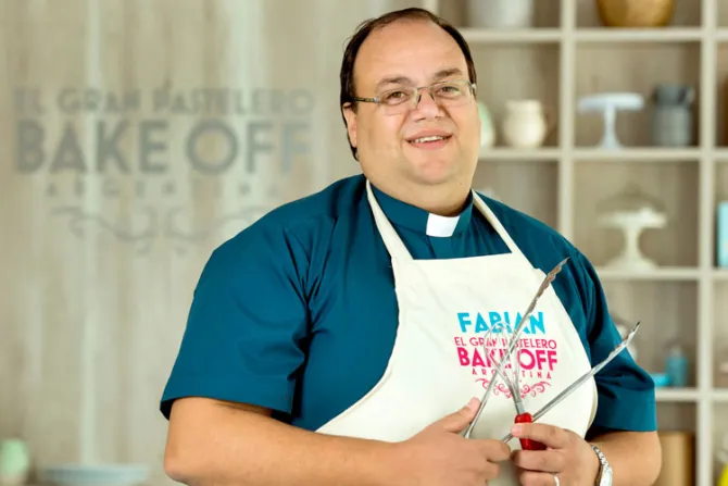 Un sacerdote participa en concurso Bake Off Argentina: “La pastelería es dar amor” [VIDEO]
