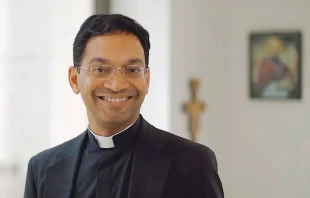 El 2 de abril de 2022, el Vaticano anunciu00f3 que el Papa Francisco habu00eda designado al Padre Earl K. Fernandes como el pru00f3ximo obispo de la Diu00f3cesis de Columbus, Ohio. | Cortesu00eda de la Arquidiu00f3cesis de C 