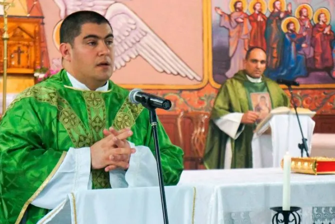 Argentina exige a Israel garantizar vida de sacerdote y refugiados en parroquia de la Franja de Gaza