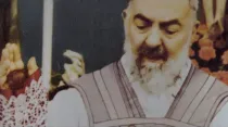 Captura de pantalla del trailer "El Misterio del Padre Pio. 