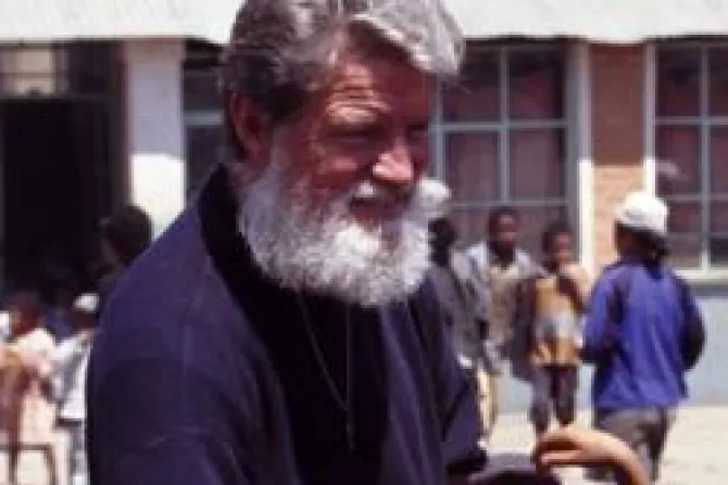 ¡Los pobres me han evangelizado!, dice misionero argentino P. Opeka en Roma