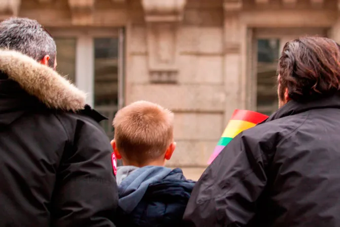 Adopción gay Colombia: Corte Constitucional no puede hacer “experimentos” con niños