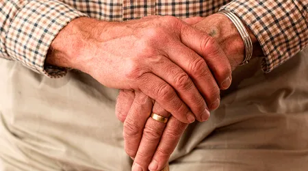Polémico proyecto de ley permitiría suicidio asistido de ancianos sanos en Países Bajos