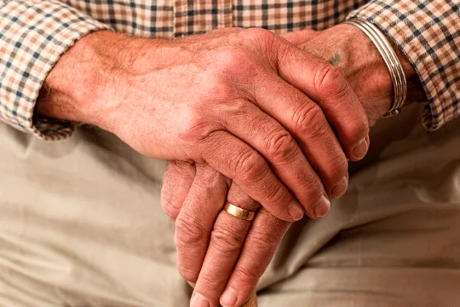Polémico proyecto de ley permitiría suicidio asistido de ancianos sanos en Países Bajos