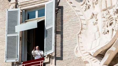 El Papa Francisco felicita a novios y prometidos por la fiesta de San Valentu00edn