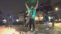 Manifestante pañuelo verde luego del rechazo del aborto / Twitter Todo Noticias