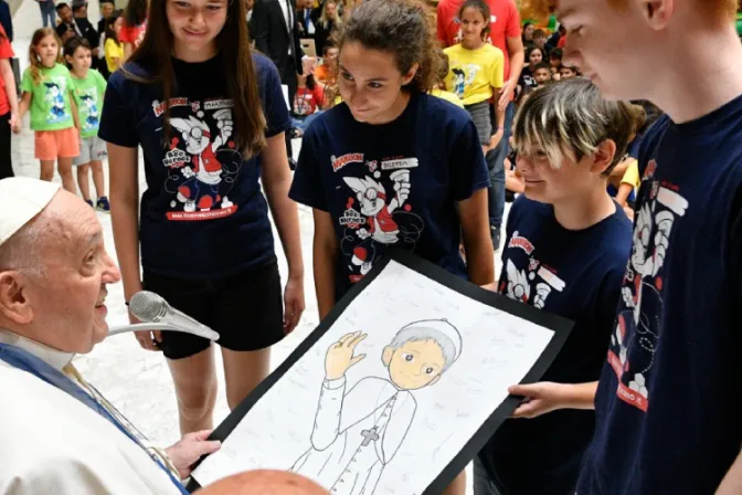 El Papa Francisco les cuenta a los niños quiénes son sus superhéroes
