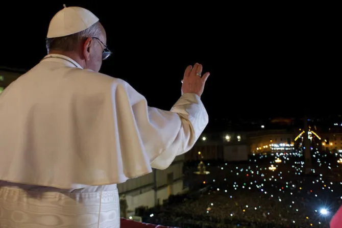 Fundación pontificia pide rezar esta oración por el Papa Francisco a 10 años de su elección