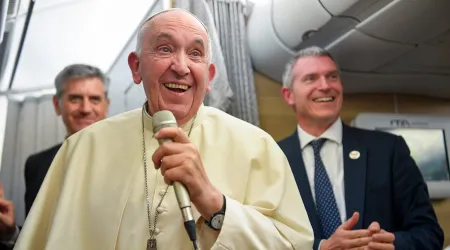 TEXTO COMPLETO: Rueda de prensa del Papa Francisco en el vuelo de regreso de Canadá