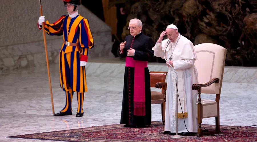 El Papa Francisco en oración. Foto: Daniel Ibáñez / ACI Prensa?w=200&h=150