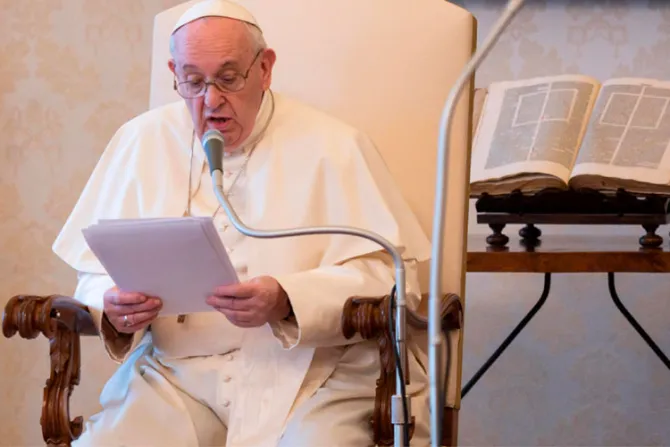 El Papa se solidariza con personal sanitario “que arriesga su vida” ante el coronavirus