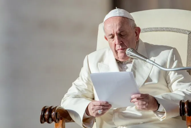 El Papa afirma que la fe en Cristo es incompatible con la magia