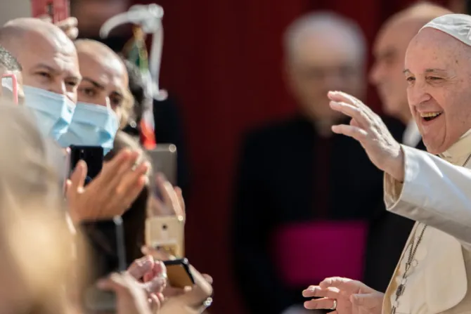 Familia con hijo con discapacidad ofrece al Papa Francisco un ejemplo de amor