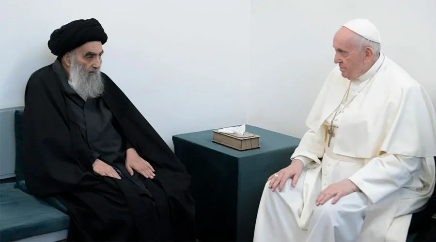 El Papa Francisco durante el encuentro con el gran ayatolá Al-Sistani. Foto: Vatican Media