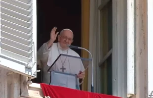 El Papa Francisco en el rezo del u00c1ngelus este 15 de agosto. Cru00e9dito: Youtube Vatican News 