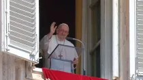 El Papa Francisco en el rezo del Ángelus este 15 de agosto. Crédito: Youtube Vatican News