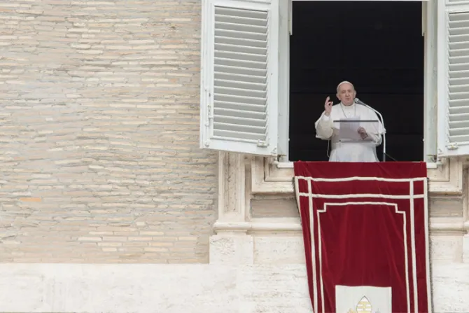 Papa Francisco: “Sin asombro la fe se convierte en una letanía que se apaga”
