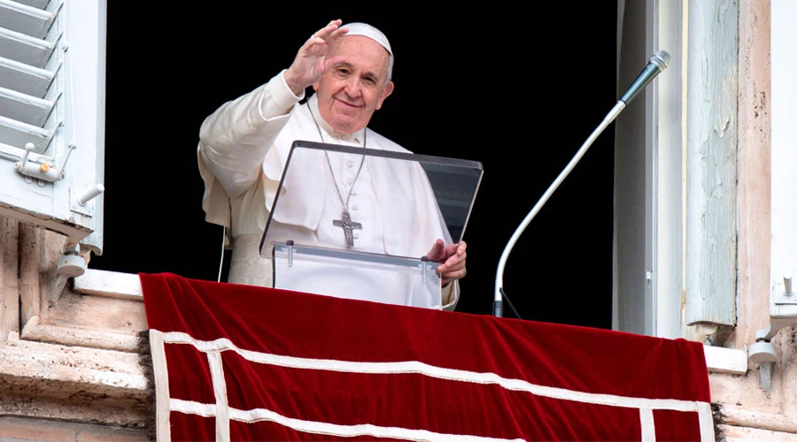 El Papa Francisco durante el rezo del Ángelus. Foto: Vatican Media?w=200&h=150