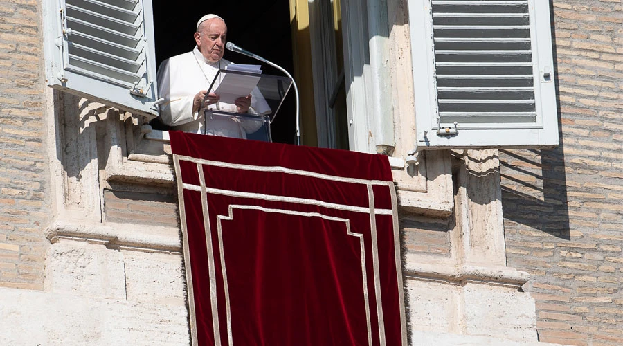 El Papa Francisco durante el rezo del Ángelus. Foto: Vatican Media?w=200&h=150