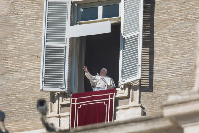 El Papa pide perdón por perder la paciencia con una peregrina en el Vaticano