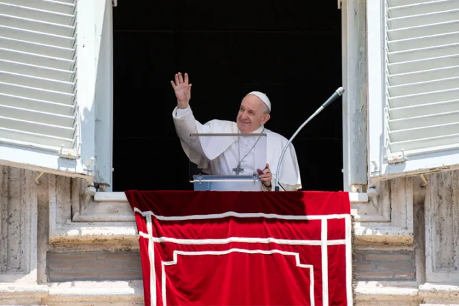 Papa Francisco felicita a Benedicto XVI por el 70 aniversario de su ordenación sacerdotal