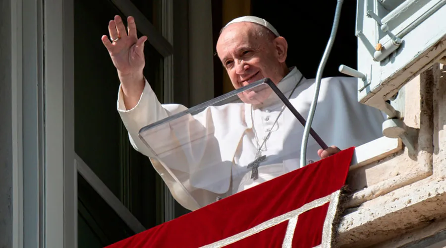 El Papa durante el rezo del Ángelus. Foto: Vatican Media
