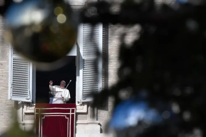 Papa Francisco: “El Niño del pesebre tiene el rostro de los más necesitados”