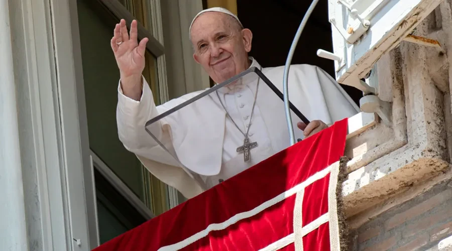 El Papa Francisco en el rezo del Ángelus. Foto: Vatican Media?w=200&h=150