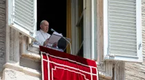 El Papa reza el Ánglus desde el Palacio Apostólico. Foto: Vatican Media