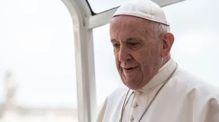 Las llagas de Cristo están en las víctimas de ataques a la vida, dice el Papa